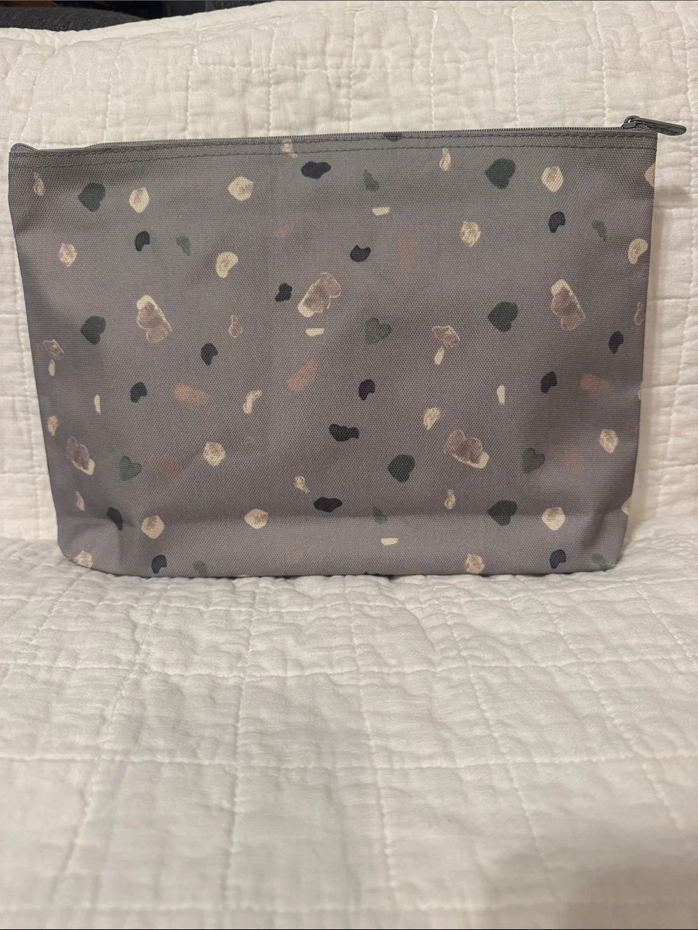 thirty-one Gray Heart & Spot Cosmetic/Travel Pouch